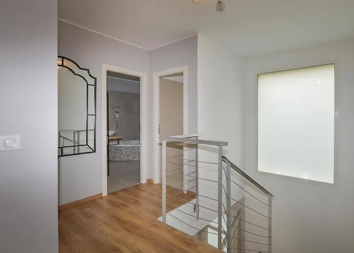 4 Bedroom Beautiful In Florent Saint-Florent (Corsica)