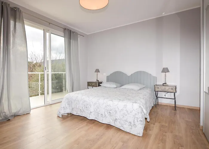 4 Bedroom Beautiful In Florent Сasa de vacaciones Saint-Florent (Corsica)
