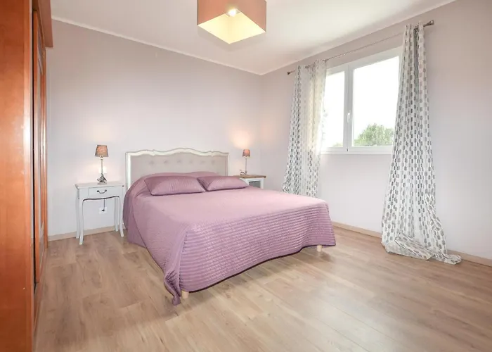 Сasa de vacaciones 4 Bedroom Beautiful In Florent Saint-Florent (Corsica)