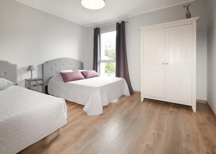 Сasa de vacaciones 4 Bedroom Beautiful In Florent Saint-Florent (Corsica)