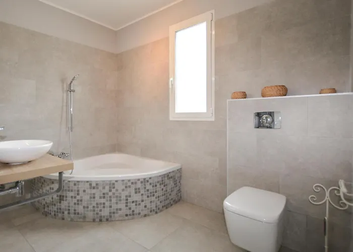 4 Bedroom Beautiful In Florent Сasa de vacaciones *