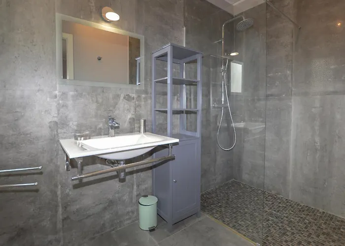 4 Bedroom Beautiful In Florent * Saint-Florent (Corsica)