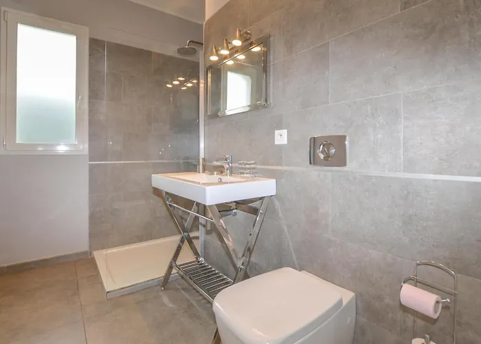 4 Bedroom Beautiful In Florent Сasa de vacaciones