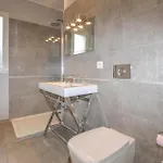 4 Bedroom Beautiful In Florent Casa de Férias