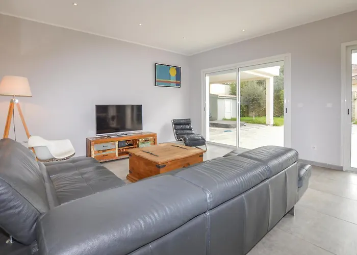 4 Bedroom Beautiful In Florent Saint-Florent (Corsica)